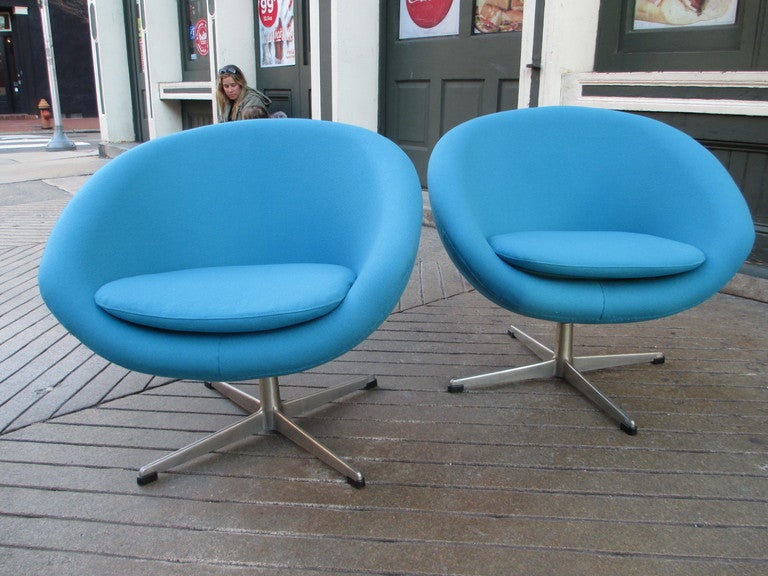 Aluminum Pair of Overman Swivel Chairs from Sweden